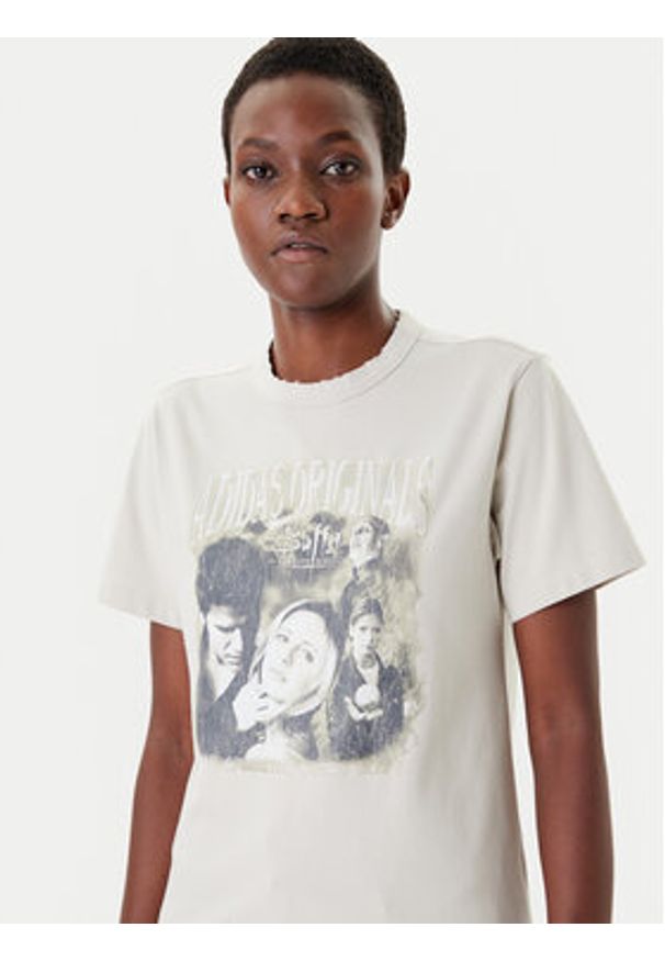 Adidas - adidas T-Shirt 20th Century Fox Disney JX1282 Beżowy Regular Fit. Kolor: beżowy. Materiał: bawełna. Wzór: motyw z bajki