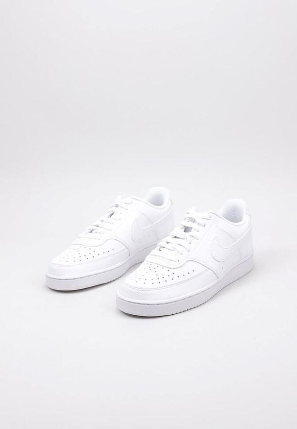 Nike - Buty Court Vision Low Next Nature Rozmiar 40.5 Biały - DH3158-100. Kolor: biały. Materiał: materiał, tkanina, syntetyk. Sezon: lato. Model: Nike Court. Sport: koszykówka, turystyka piesza