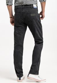 Wrangler - WRANGLER GREENSBORO MĘSKIE SPODNIE JEANSOWE JEANSY DŻINSY FRIDAY FEVER W15QHT47D