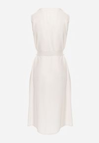 Born2be - Beżowa Trapezowa Sukienka z Wiązanym Paskiem Brystia. Kolor: beżowy. Materiał: materiał. Sezon: wiosna, lato. Typ sukienki: trapezowe #2