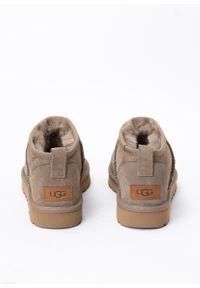 Ugg - Buty zimowe damskie brązowe UGG W Classic Ultra Mini. Okazja: na plażę. Kolor: brązowy. Materiał: materiał. Sezon: zima. Styl: młodzieżowy #3