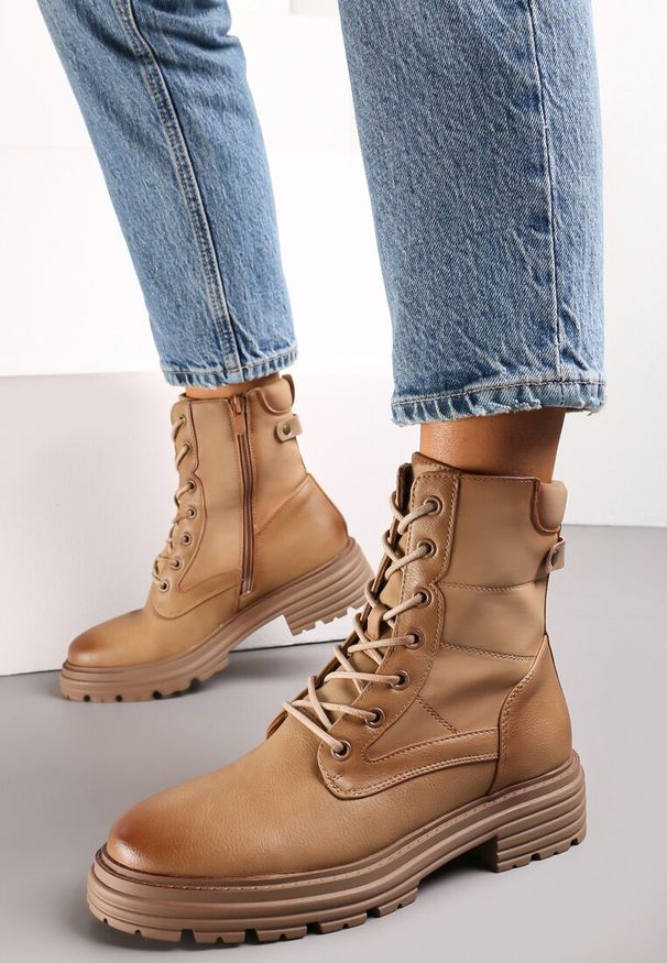 Born2be - Beżowe Botki Workery z Dodatkowym Sznurowaniem Issatta. Kolor: beżowy. Sezon: zima, jesień. Styl: klasyczny