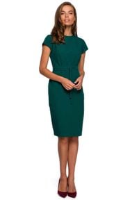 MOE - Minimalistyczna Ołówkowa Sukienka z Przeszyciami - Zielona. Kolor: zielony. Materiał: wiskoza, poliester, elastan. Typ sukienki: ołówkowe