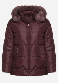 Born2be - Ciemnofioletowa Pikowana Kurtka z Kapturem z Futerkiem Tevea. Okazja: na spotkanie biznesowe, do pracy, na spacer. Typ kołnierza: kaptur. Kolekcja: plus size. Kolor: fioletowy. Materiał: futro. Styl: klasyczny, biznesowy, elegancki #3