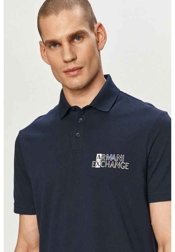 Armani Exchange - Polo. Okazja: na co dzień. Typ kołnierza: polo. Kolor: czarny. Materiał: dzianina. Długość: krótkie. Wzór: gładki, aplikacja. Styl: casual