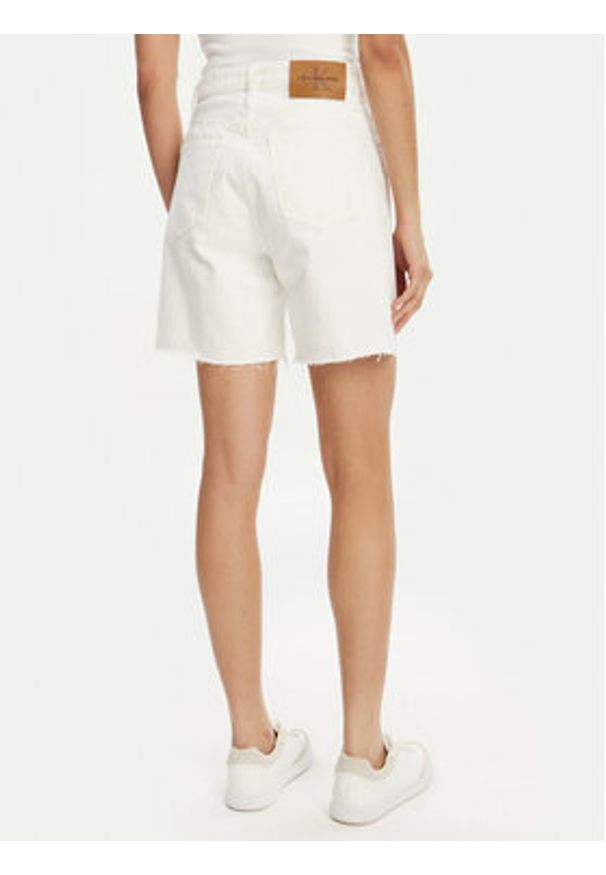 Calvin Klein Jeans Szorty jeansowe J20J225201 Biały Relaxed Fit. Kolor: biały. Materiał: bawełna
