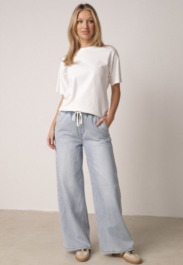 Born2be - Niebieskie Jeansy z Lyocellem i Bawełną o Szerokim Kroju z Wiązaniem Zolia. Okazja: na co dzień. Kolor: niebieski. Styl: casual