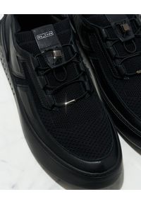 TOD'S - Czarne sneakersy ze skóry. Zapięcie: bez zapięcia. Kolor: czarny. Materiał: skóra