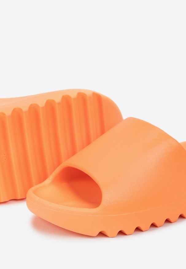 Born2be - Pomarańczowe Piankowe Klapki na Podeszwie z Wycięciami Ferietta. Kolor: pomarańczowy. Obcas: na platformie. Styl: sportowy, wakacyjny