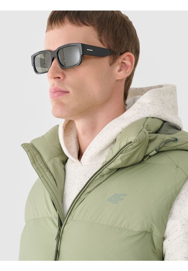 4f - 4F Bezrękawnik puchowy z naturalnym wypełnieniem męski - khaki XL. Okazja: na co dzień. Typ kołnierza: kaptur. Kolor: oliwkowy, brązowy, wielokolorowy. Materiał: puch. Długość rękawa: bez rękawów. Wzór: gładki. Sezon: zima. Styl: klasyczny, sportowy, casual