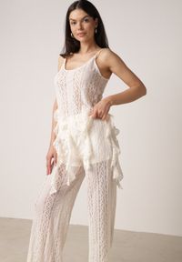 Born2be - Beżowy Rustykalny Komplet z Koronką i Falbankami Top i Szerokie Spodnie Pretissa. Kolor: beżowy. Materiał: koronka. Wzór: koronka #6