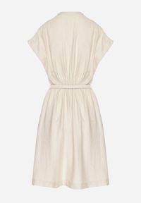 Born2be - Beżowa Sukienka z Wiskozy o Rozkloszowanym Kroju z Paskiem Sepina. Okazja: na co dzień. Typ kołnierza: dekolt w serek. Kolor: beżowy. Materiał: wiskoza. Długość rękawa: krótki rękaw. Wzór: aplikacja. Sezon: lato. Styl: klasyczny, casual, elegancki #3