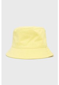 Guess kapelusz bawełniany kolor żółty bawełniany. Kolor: żółty. Materiał: bawełna