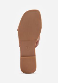 Renee - Ciemnobrązowe Klapki VICES Basic z Ozdobnymi Wycięciami i Ściętym Noskiem Selestte. Okazja: na co dzień. Kolor: brązowy. Materiał: jeans. Sezon: lato. Styl: casual #5