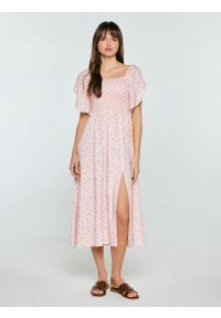 Big-Star - Sukienka damska midi z wiskozy z motywem kwiatowym różowa Bler 600. Typ kołnierza: dekolt w karo. Kolor: różowy. Materiał: wiskoza. Wzór: kwiaty. Długość: midi #2
