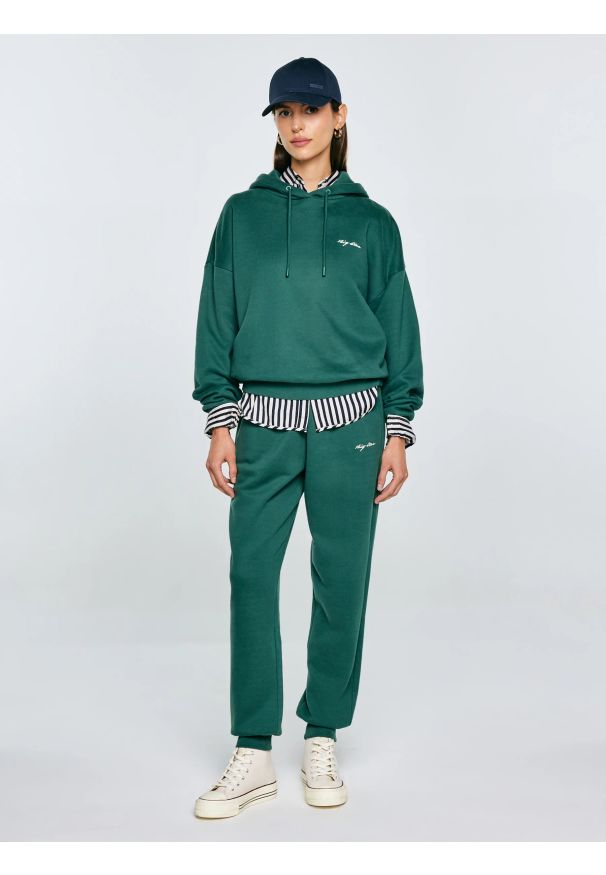 Big-Star - Spodnie damskie dresowe zielone Foxie 304. Okazja: na co dzień, na spacer. Kolor: zielony. Materiał: dresówka. Wzór: haft. Typ sukienki: proste. Styl: casual