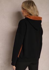 Renee - Czarna Bluza z Bawełny z Ozdobną Naszywką z Misiem i Polarowym Kapturem Hecatia. Typ kołnierza: kaptur. Kolor: czarny. Materiał: polar, bawełna. Wzór: aplikacja