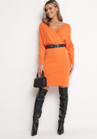 Born2be - Pomarańczowa Sukienka Mini o Fasonie Nietoperz z Kopertowym Dekoltem Plicarka. Kolor: pomarańczowy. Typ sukienki: kopertowe. Długość: mini #3