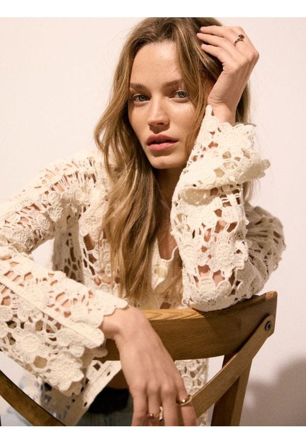 Reserved - Crochetowy kardigan - kremowy. Kolor: kremowy. Materiał: bawełna, dzianina