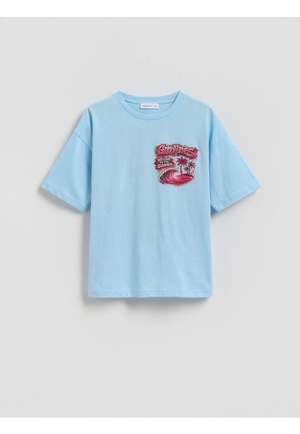 Reserved - Bawełniany t-shirt z nadrukiem - jasnoniebieski. Kolor: niebieski. Materiał: bawełna. Wzór: nadruk