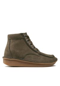 Clarks Botki Funny Cedar 261738864 Khaki. Kolor: brązowy. Materiał: zamsz, skóra