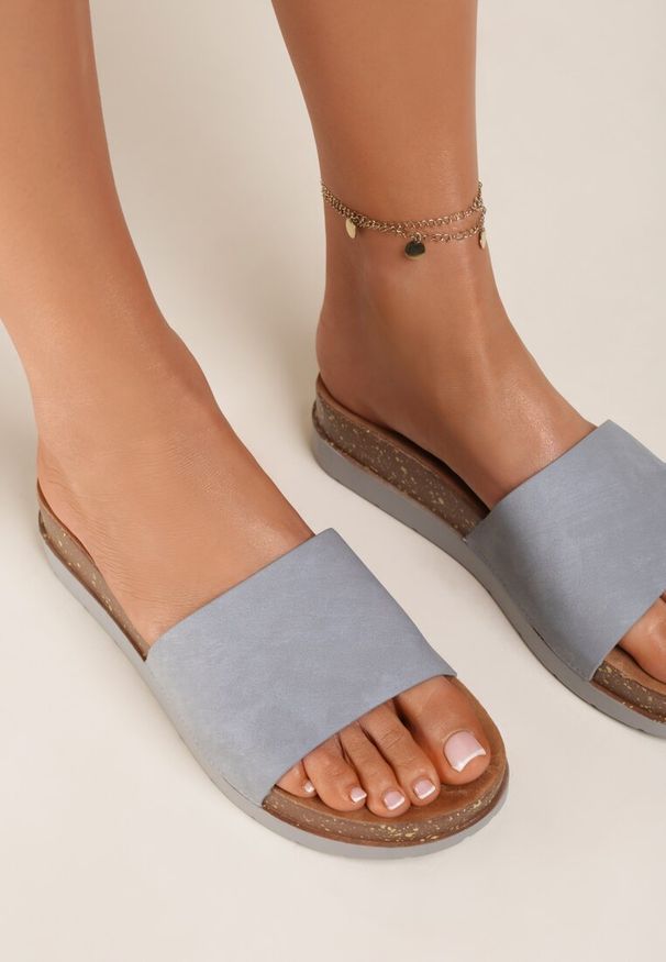 Renee - Jasnoszare Klapki Othris. Nosek buta: okrągły. Kolor: szary. Materiał: denim, wiskoza. Obcas: na koturnie