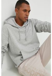 Adidas - adidas bluza męska kolor szary z kapturem melanżowa. Typ kołnierza: kaptur. Kolor: szary. Materiał: poliester, dzianina. Wzór: melanż #1