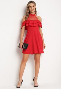 Born2be - Czerwona Rozkloszowana Sukienka z Dekoltem ze Stójką i Siateczką Prantia. Okazja: na imprezę. Typ kołnierza: kołnierzyk stójkowy. Kolor: czerwony. Styl: elegancki #5