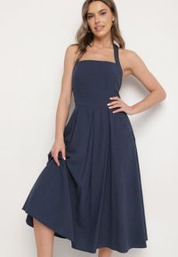 Born2be - Granatowa Sukienka z Wiskozą Bawełną i Odkrytymi Plecami Kinsara. Okazja: na co dzień. Kolor: niebieski. Materiał: bawełna, wiskoza. Styl: klasyczny, elegancki, casual #4