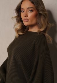 Renee - Ciemnozielony Sweter z Wiskozą w Stylu Nietoperza Almeti. Okazja: do pracy. Kolor: zielony. Materiał: wiskoza. Długość rękawa: długi rękaw. Długość: długie