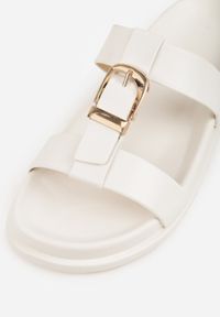 Born2be - Białe Klapki z Ozdobną Klamrą i Paskiem Kaidine. Okazja: na co dzień. Kolor: biały. Materiał: jeans. Sezon: lato. Styl: casual, klasyczny #5