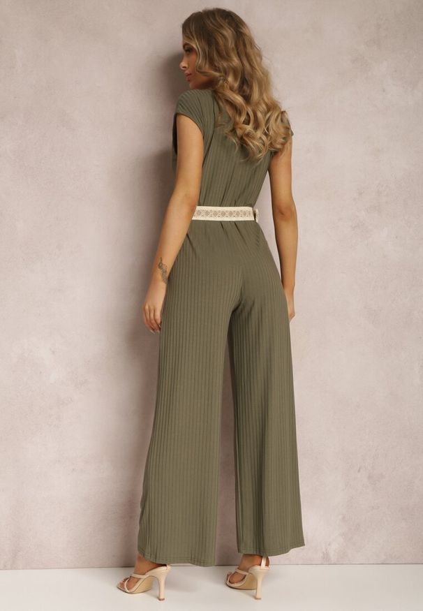 Renee - Ciemnozielony Kombinezon z Paskiem Artyse. Okazja: na co dzień. Kolor: zielony. Materiał: prążkowany, dzianina. Długość rękawa: krótki rękaw. Długość: krótkie. Styl: casual, boho