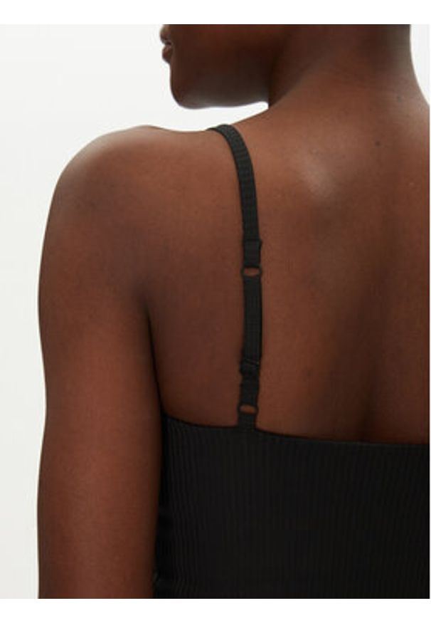 GIRLFRIEND COLLECTIVE - Girlfriend Collective Top Rib Cami 1037 Czarny Slim Fit. Kolor: czarny. Materiał: syntetyk