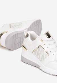 Renee - Białe Sneakersy na Koturnie z Metalicznymi Wstawkami Giha. Nosek buta: okrągły. Zapięcie: sznurówki. Kolor: biały. Materiał: materiał. Obcas: na koturnie. Wysokość obcasa: średni #4