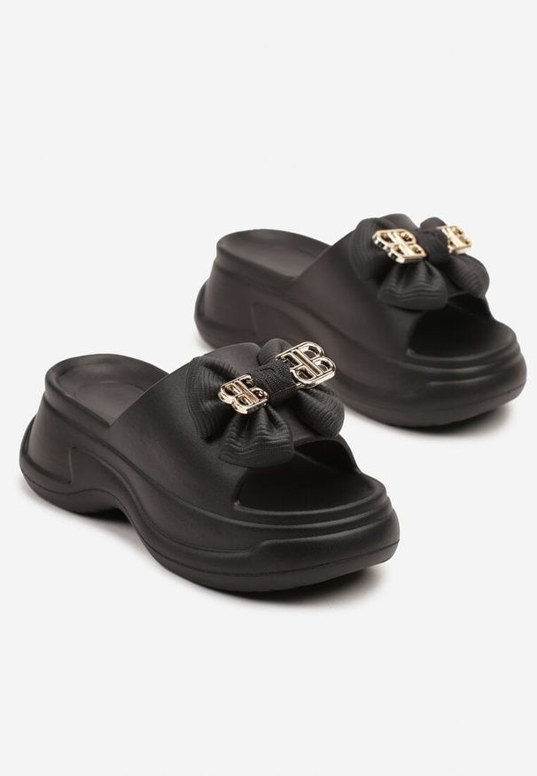 Born2be - Czarne Wsuwane Klapki z Ozdobną Kokardką Morlia. Okazja: na co dzień. Kolor: czarny. Materiał: jeans. Sezon: lato. Styl: casual