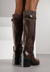 Born2be - Brązowe Kozaki na Słupku Zdobione Paskami z Klamrami i Elastyczną Wstawką Unelisa. Okazja: do pracy, na co dzień, na spotkanie biznesowe. Zapięcie: klamry. Kolor: brązowy. Materiał: jeans. Wzór: aplikacja. Obcas: na słupku. Styl: casual, elegancki, biznesowy. Wysokość obcasa: średni #2