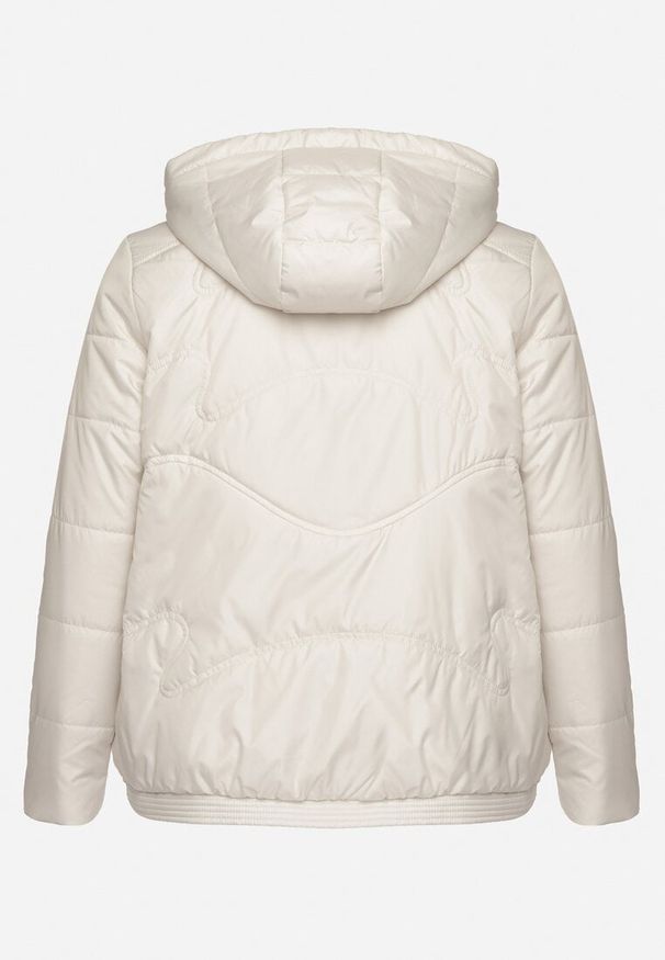 Born2be - Jasnobeżowa Kurtka Pikowana z Kapturem Karbia. Okazja: na co dzień. Typ kołnierza: kaptur. Kolekcja: plus size. Kolor: beżowy. Styl: elegancki, casual