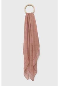 Guess szal damski kolor różowy wzorzysty. Kolor: różowy. Materiał: tkanina, włókno