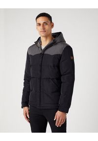 Wrangler - WRANGLER PUFFER JACKET MĘSKA KURTKA ZIMOWA Z KAPTUREM CIEPŁA BLACK W40AWU100. Typ kołnierza: kaptur. Sezon: zima