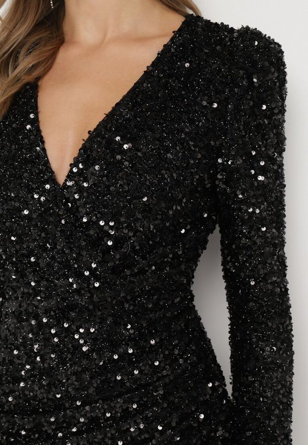 Born2be - Czarna Sukienka Mini w Cekiny Belona. Kolor: czarny. Typ sukienki: kopertowe. Długość: mini