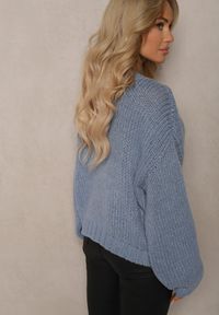 Renee - Niebieski Kardigan w Kwiatowe Aplikacje z Zapięciem na Elegancką Agrafkę Patista. Okazja: na co dzień, do pracy. Kolor: niebieski. Materiał: bawełna. Wzór: aplikacja, kwiaty. Styl: elegancki #4