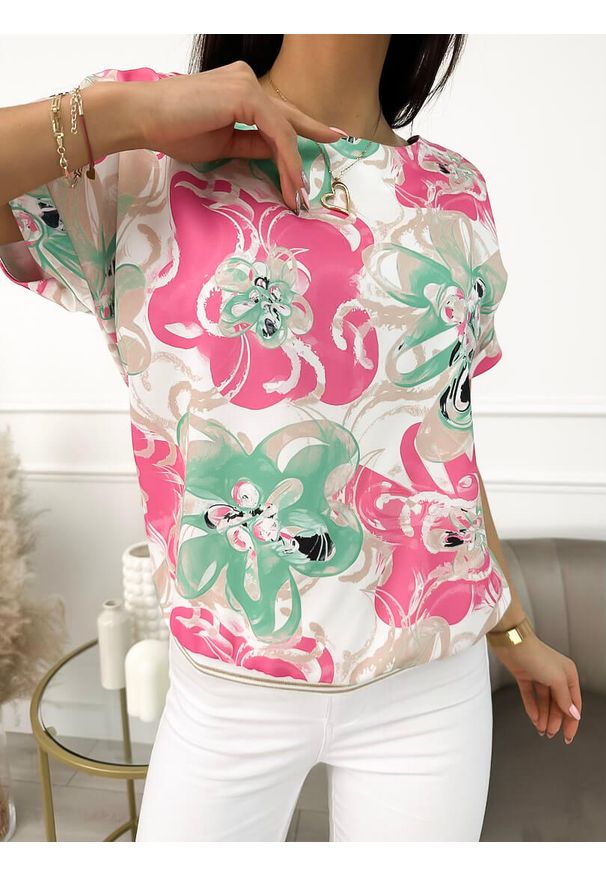 ModnaKiecka.pl - Kremowa Bluzeczka w Kwiaty 9898-33. Okazja: na co dzień. Kolor: wielokolorowy. Materiał: poliester. Długość rękawa: krótki rękaw. Wzór: kwiaty. Styl: casual, klasyczny