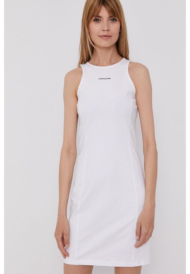 Calvin Klein Jeans - Sukienka. Kolor: biały. Materiał: dzianina. Wzór: gładki. Typ sukienki: rozkloszowane. Długość: mini