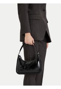 Calvin Klein Torebka Bold Ck Metallic Shoulder Bag LV04F3332G Czarny. Kolor: czarny. Materiał: skórzane #1