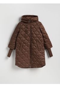 Reserved - Długa kurtka z kapturem - ciemnobrązowy. Typ kołnierza: kaptur. Kolor: brązowy. Materiał: tkanina. Długość: długie