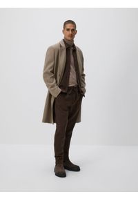 Reserved - Spodnie chino slim z kantem - brązowy. Kolor: brązowy. Materiał: bawełna, dzianina #1