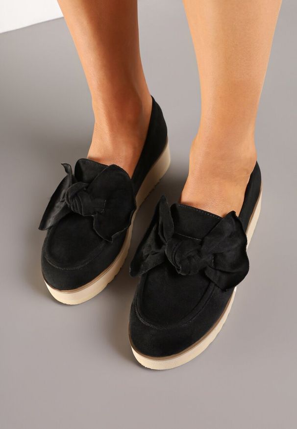 Renee - Czarne Mokasyny z Ekozamszu na Niskiej Platformie z Ozdobną Kokardą Nusalena. Okazja: na co dzień. Kolor: czarny. Materiał: jeans. Obcas: na platformie. Styl: elegancki, casual