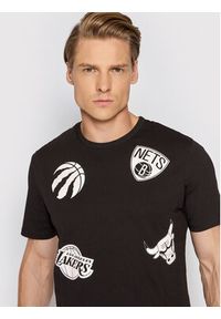 New Era T-Shirt NBA Multi Team Logo 12590895 Czarny Regular Fit. Kolor: czarny. Materiał: bawełna #3