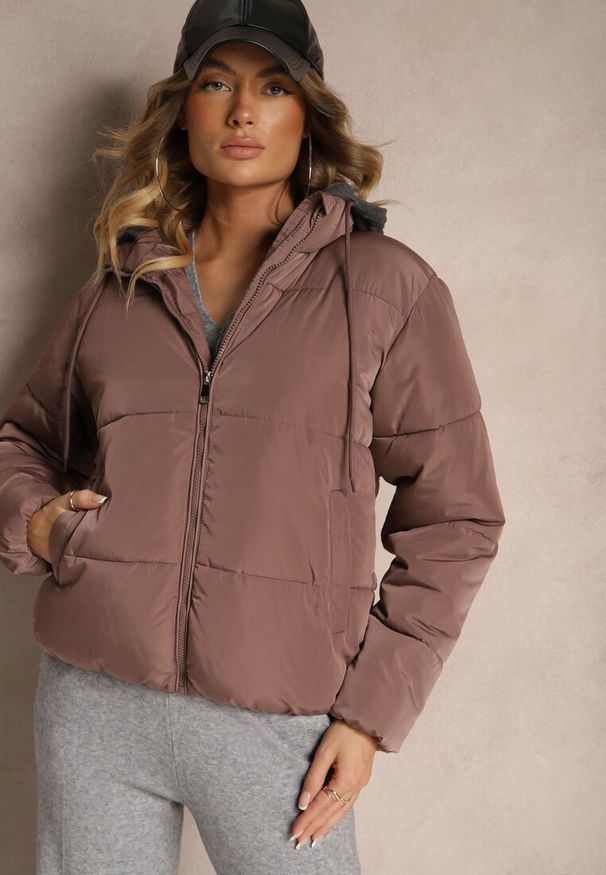 Renee - Fioletowa Pikowana Kurtka z Odpinanym Kapturem Miarisa. Okazja: na co dzień. Kolor: fioletowy. Materiał: jeans. Wzór: aplikacja. Styl: elegancki, casual, klasyczny