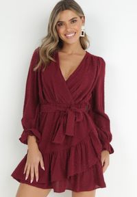 Born2be - Bordowa Sukienka Pronynome. Kolor: czerwony. Materiał: tkanina, guma. Wzór: aplikacja. Typ sukienki: kopertowe. Długość: mini #6